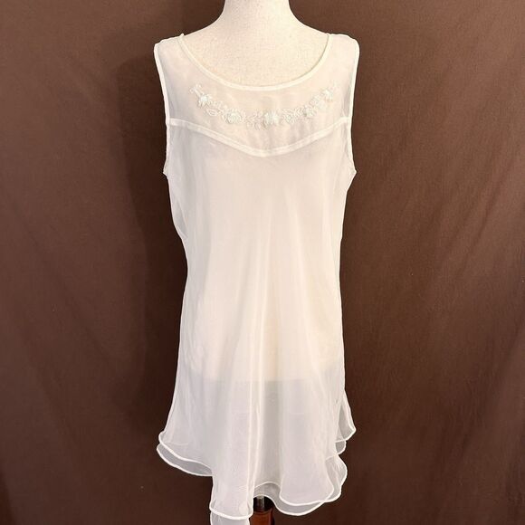 VTG Victoria’s Secret 90s Ivory Sheer Beaded Sleeveless Chemise Slip M Bridal